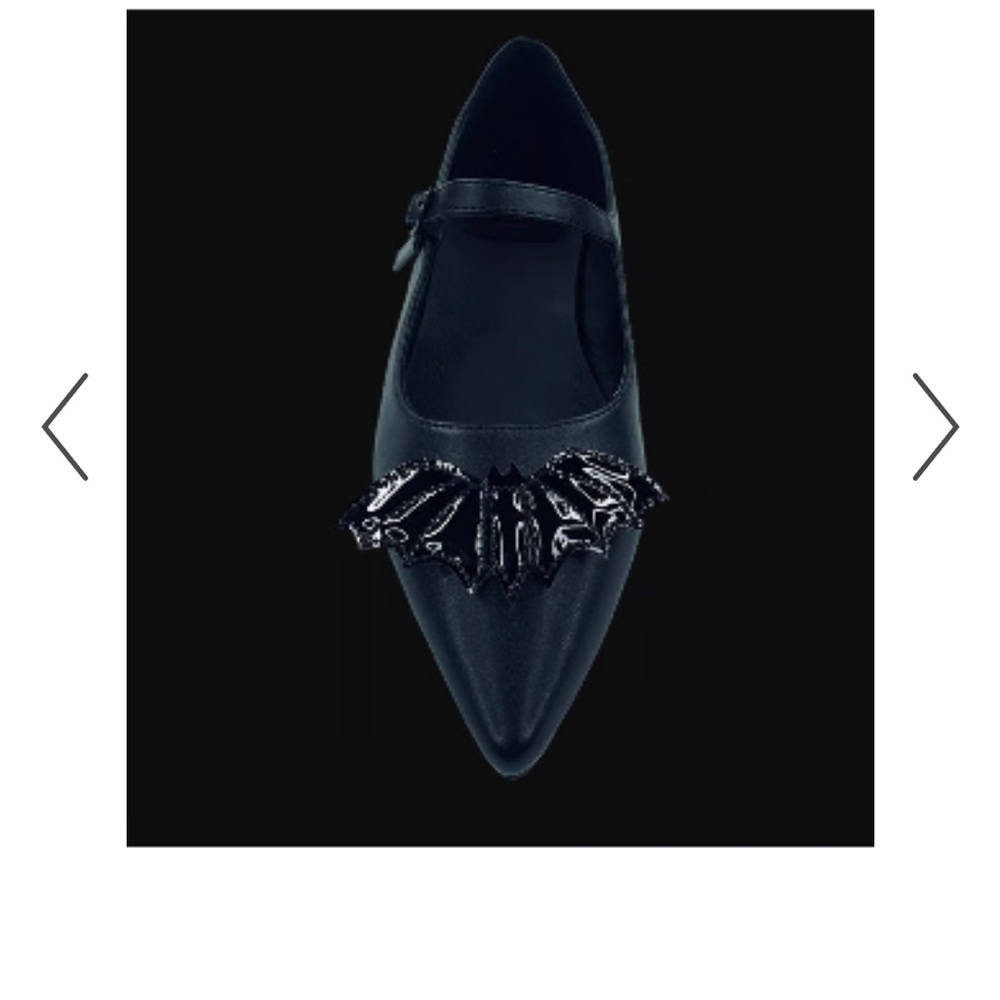 Chic Black Women's Flats with Decorative Detailing